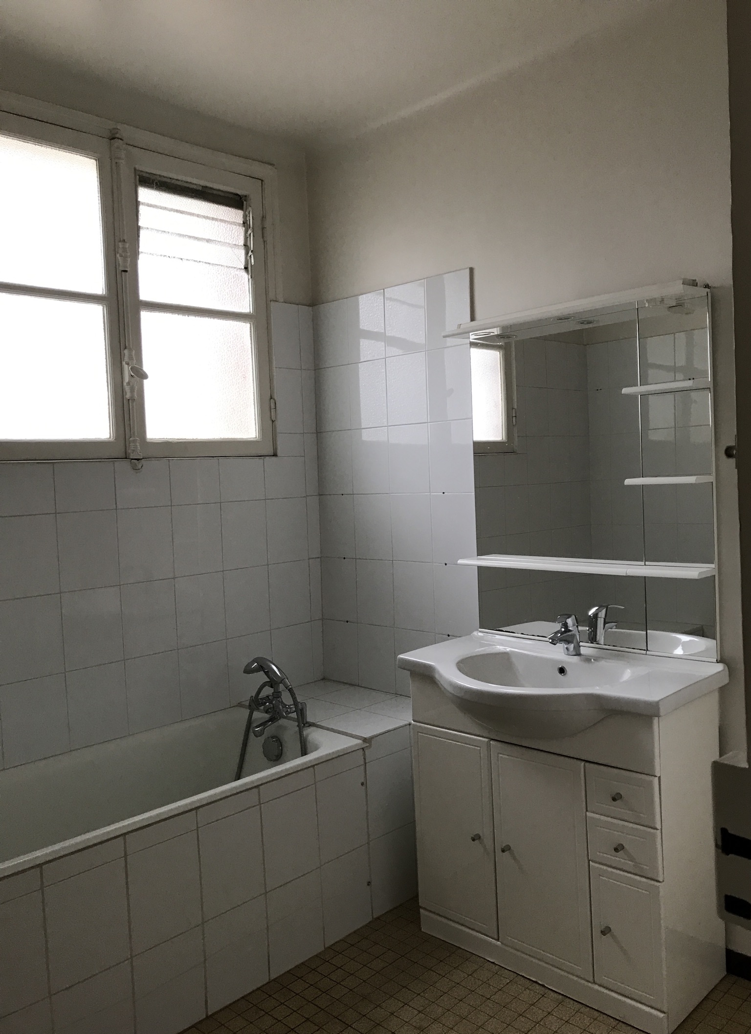 Salle de Bain 1 Avant